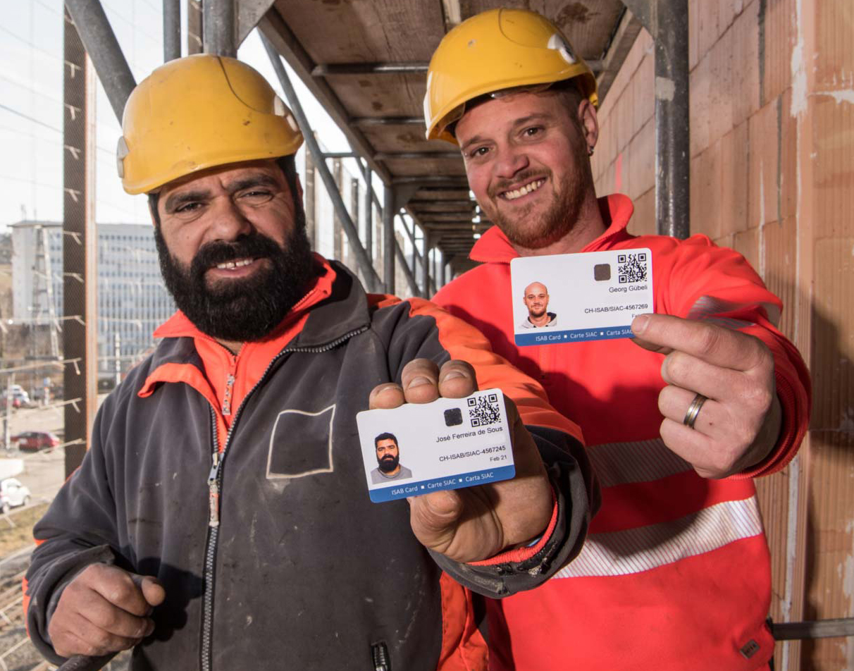 La carte SIAC facilite grandement les contrôles de chantier. Le code QR imprimé permet au contrôleur de vérifier par quelle entreprise les travailleurs sont employés et si celle-ci respecte la CCT. La carte SIAC facilite grandement les contrôles de chantier. Le code QR imprimé permet au contrôleur de vérifier par quelle entreprise les travailleurs sont employés et si celle-ci respecte la CCT.