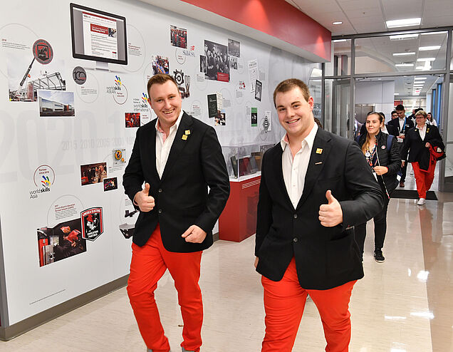 Lars Rotach et son expert Rémy Mornod. Lars Rotach et son expert Rémy Mornod.