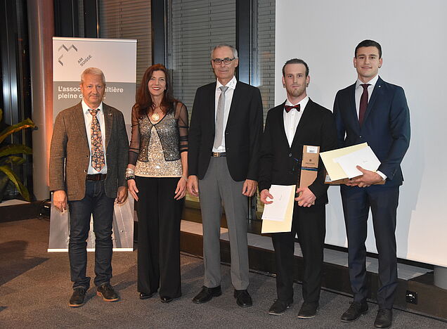 Ils ont obtenu le meilleur résultat avec la note exceptionnelle de 5,1 : Erwin Rey et Ronny Engeler (d.d.à.g.). Aussi sur la photo (d.g.) : Ruprecht Menge, Barbara Soer et Artho Marquart.