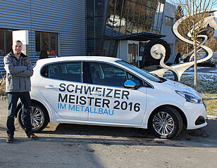 Le vainqueur des MetalSkills prend possession de la voiture du champion suisse