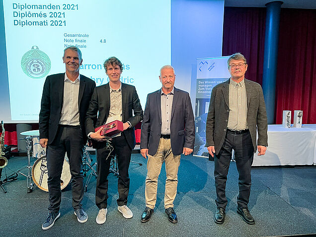 A obtenu le troisième meilleur résultat avec la note 4,8 : Björn von Ah. Également sur la photo : Peter Meier (à gauche), Ruprecht Menge (2e à partir de la droite) et Raymond Chabry (à droite).
