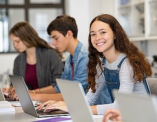 «Lehrberufe Live!» mit Lernenden bei Brand Metallbau AG